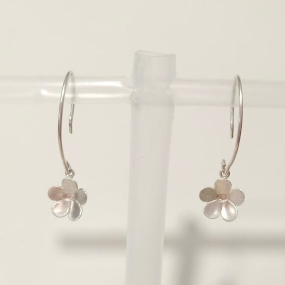 Tashi 925 Sterling Silver Daisy Dangle Drop Earrings Flower Hook Signed Designer - Picture 3 of 8